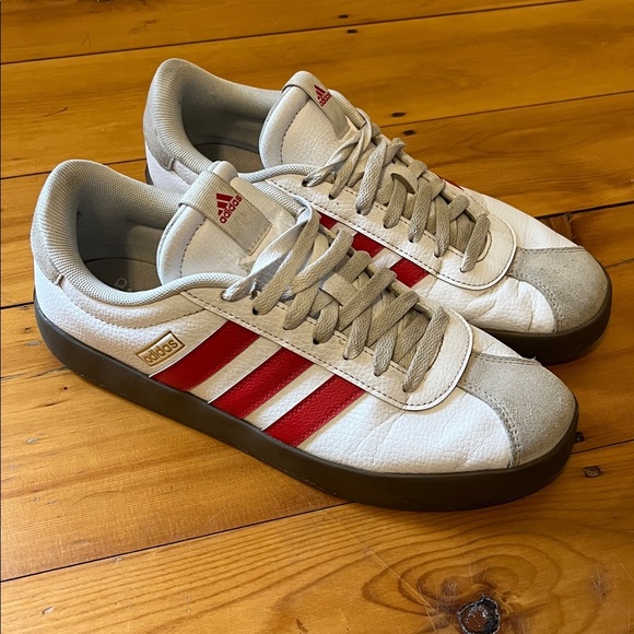 ADIDAS VL Court 3.0 Sneakers Men’s 9 White Red Leather Suede Gum Sole - Picture 1 of 7
